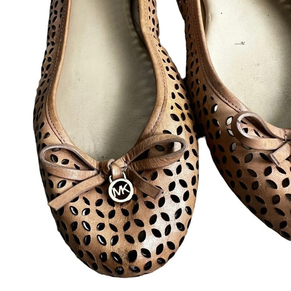 Michael Kors • Olivia Flats - Picture 4 of 13